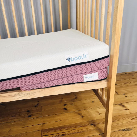 Matelas bébé Tiny rose + plan incliné