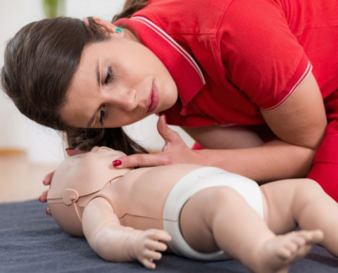 Comment identifier une détresse respiratoire de bébé et libérer ses voies aériennes supérieures ? 