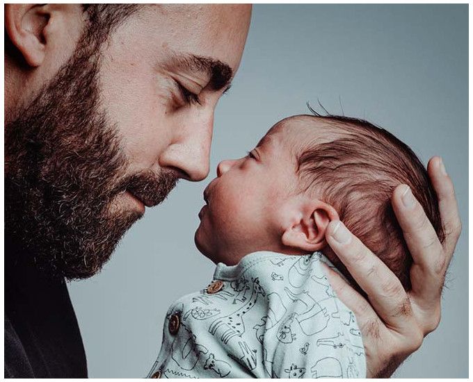 Testimonio de Mickaël: «Ser padre también significa aprender a gestionar un nuevo tipo de ansiedad: la de que tu bebé duerma bien».