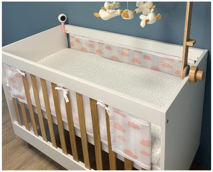 Tour de lit respirant : l’allié essentiel pour le sommeil de bébé en été