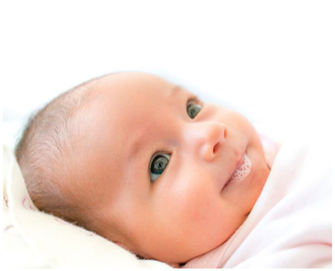 ¿Puede un bebé ahogarse con su propia saliva?
