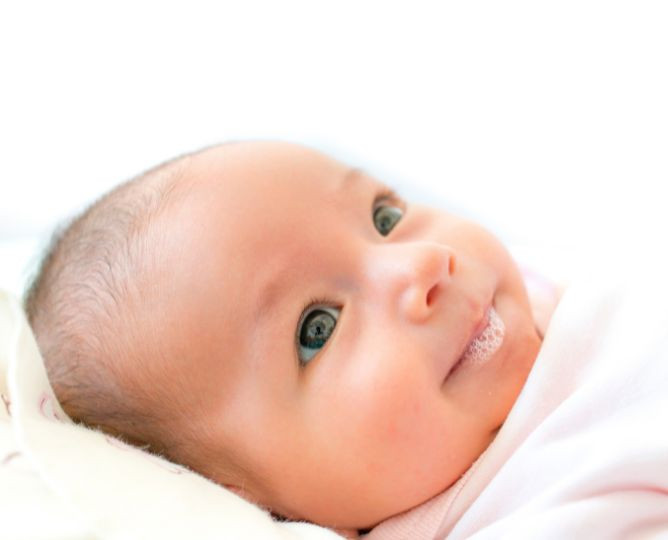 Est-ce que bébé peut s’étouffer avec sa salive ? 