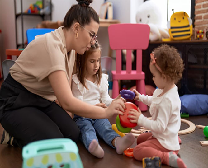 Quatre questions à se poser avant d’employer une assistante maternelle