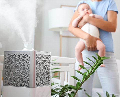Comment humidifier l’air de la chambre de bébé ? 